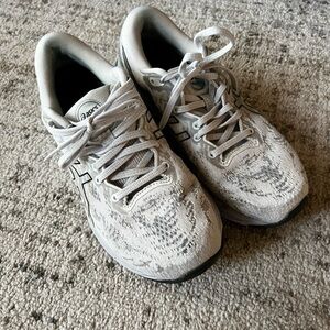 ASICS Women's Light Gray Sneakers Size 8